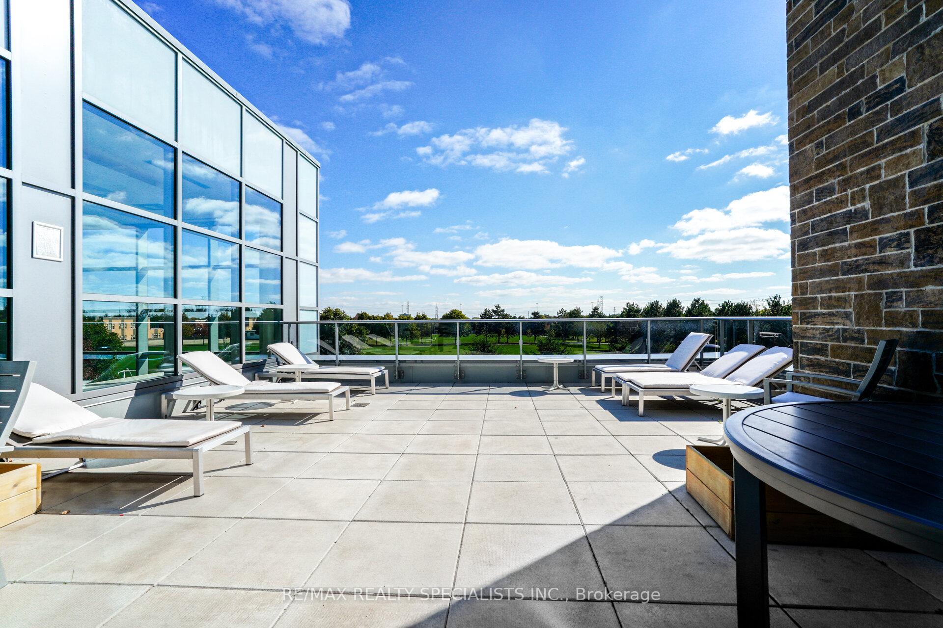 3 Bedrooms Condo at 4677 Glen Erin, Mississauga For sale