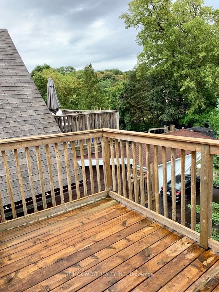 Third floor deck