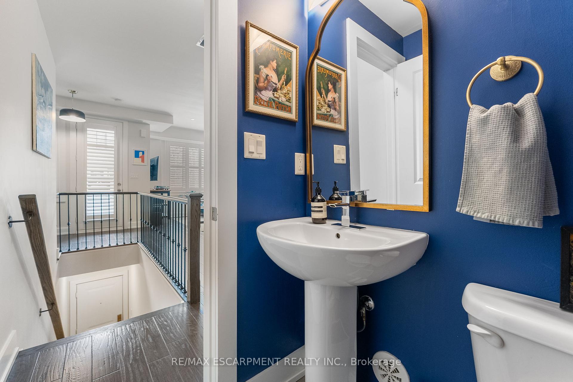 2 Bedrooms Condo at 6 Drummond, Toronto For sale
