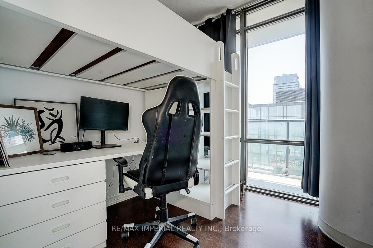 4 Bedrooms Condo at 832 Bay, Toronto For sale