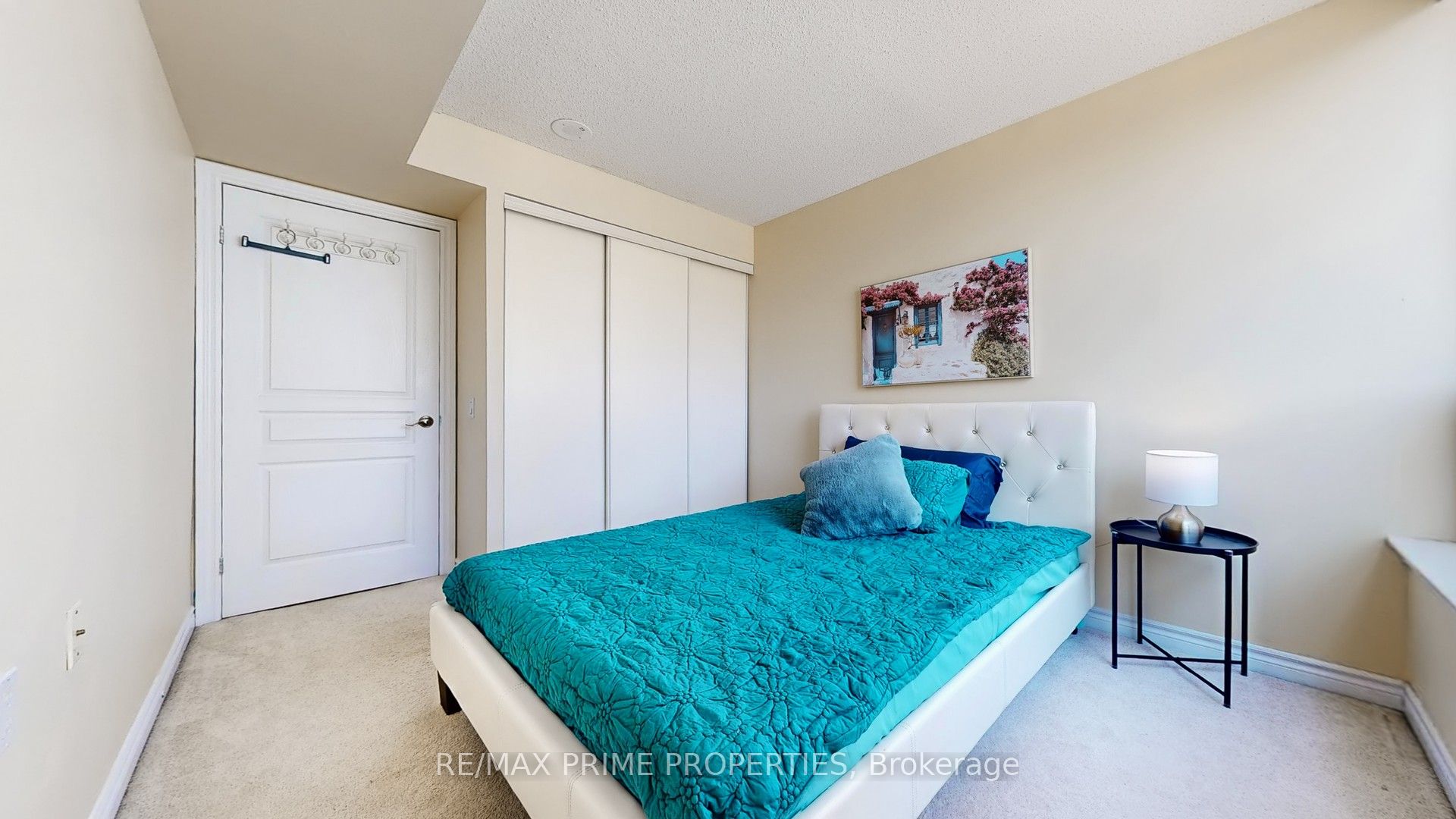 9015 Leslie Street, #301