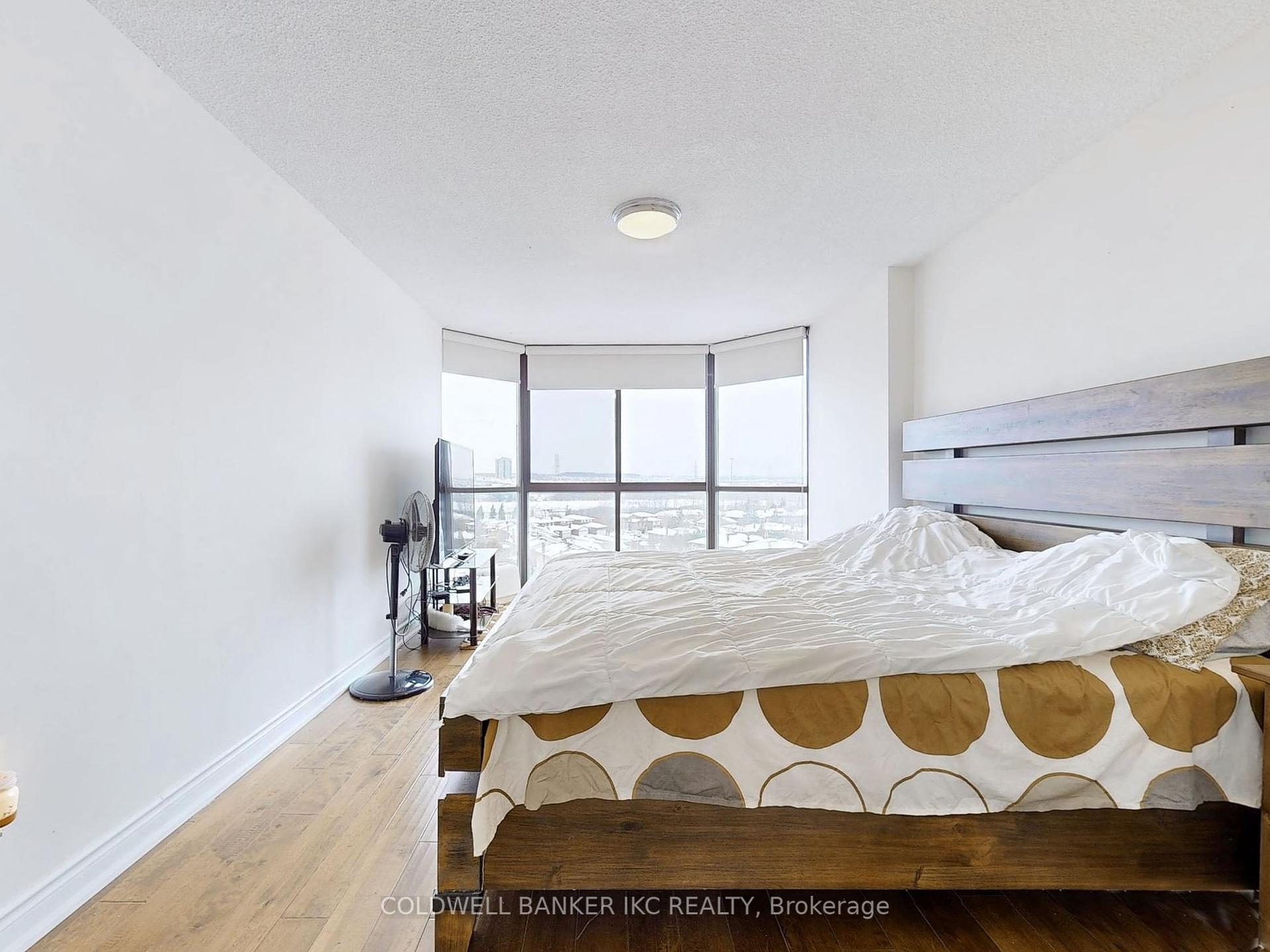 3 Bedrooms Condo at 4235 Sherwoodtowne, Mississauga For sale