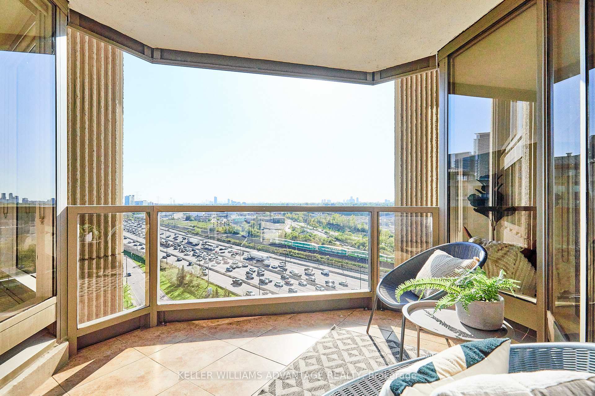 2 Bedrooms Condo at 2045 Lake Shore, Toronto For sale