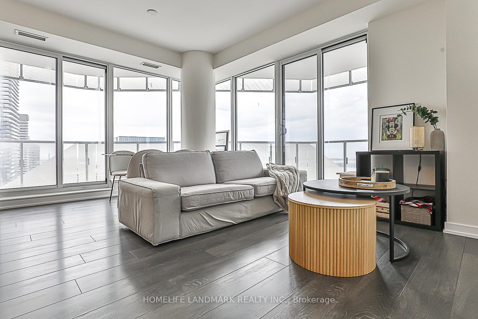3 Bedrooms Condo at 28 Freeland, Toronto For sale
