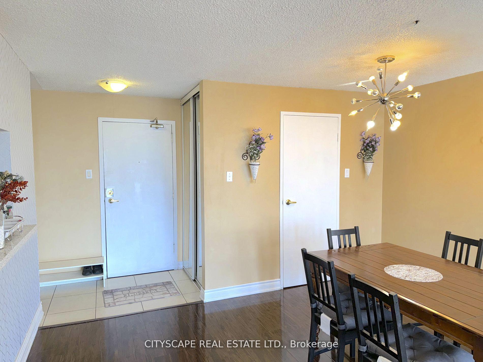 2 Bedrooms Condo at 25 Trailwood, Mississauga For sale