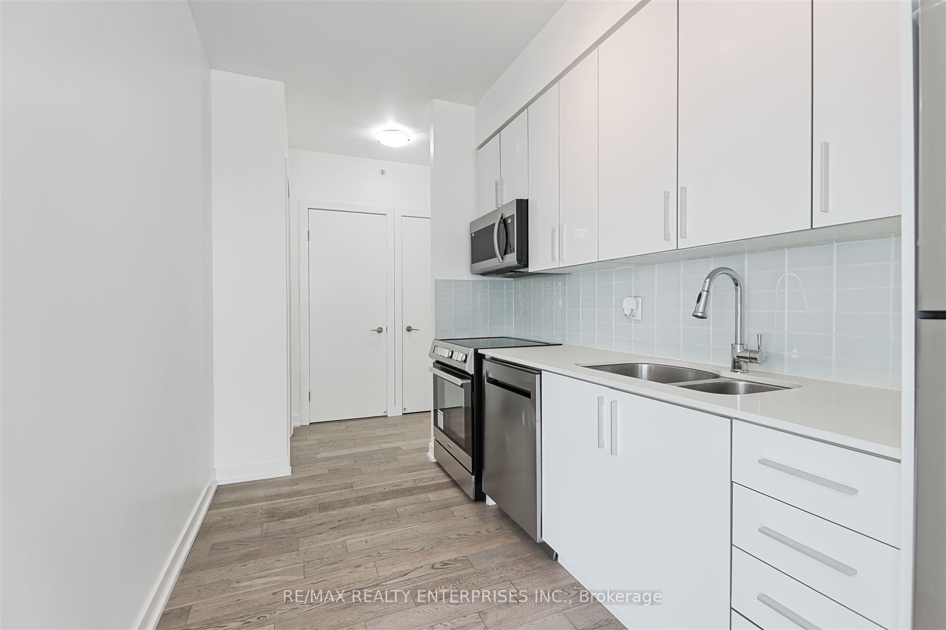 2 Bedrooms Condo at 20 Bruyeres, Toronto For sale
