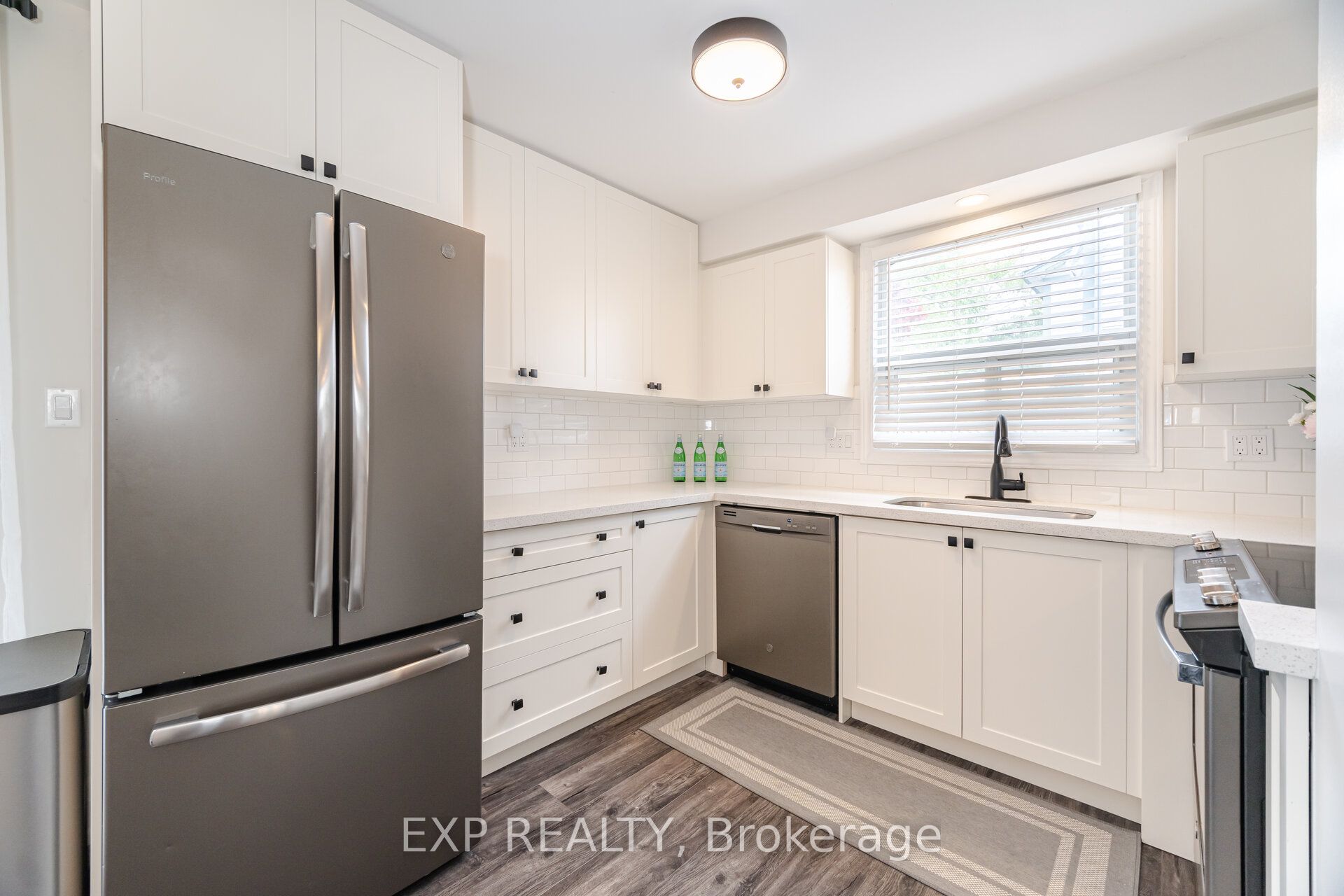 384 Daralea Heights