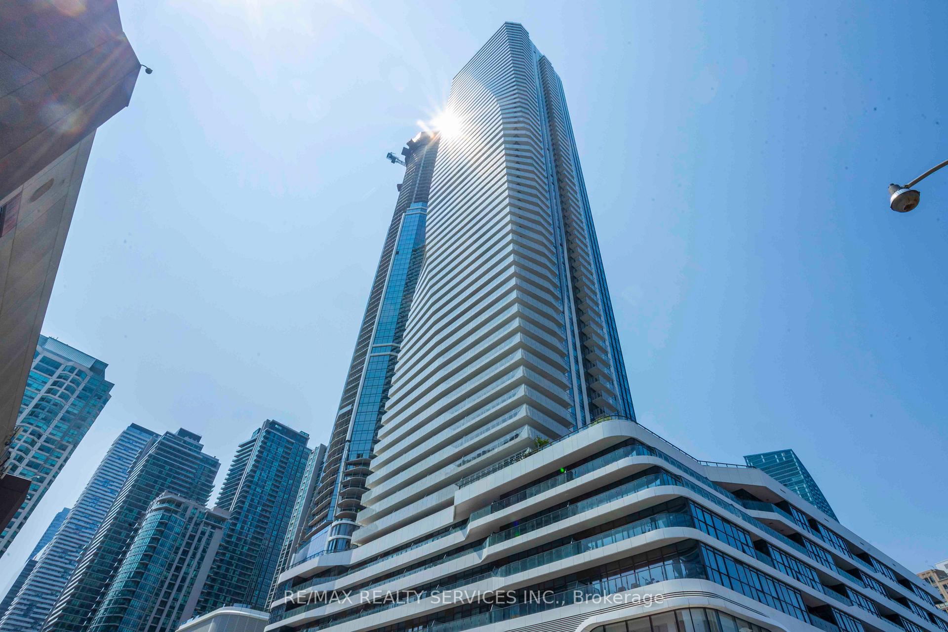 2 Bedrooms Condo at 28 Freeland, Toronto For sale