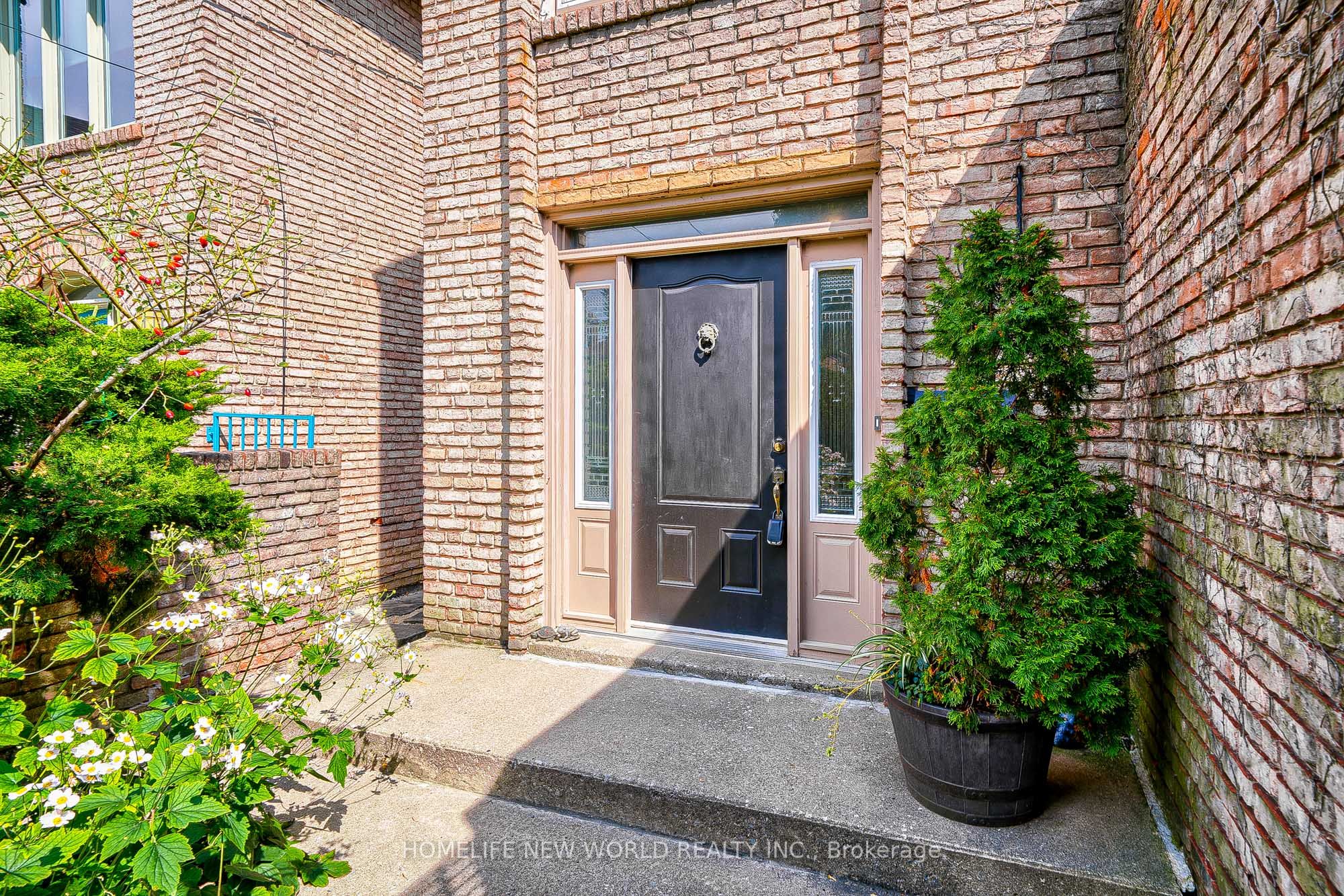 91 Elmsthorpe Avenue, Toronto, ON M5P 2L8