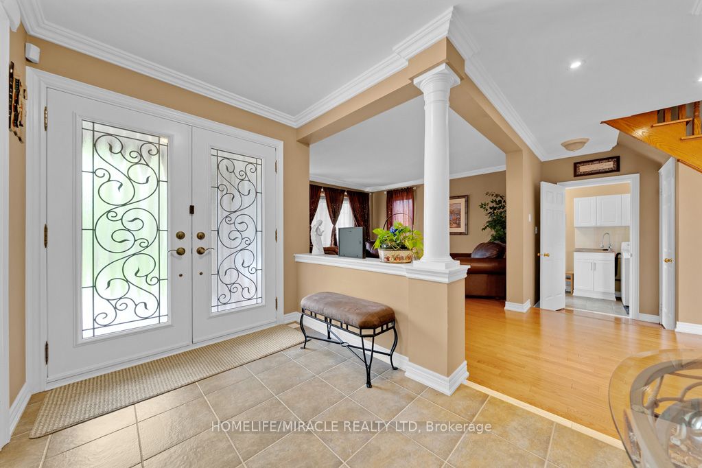 6 Mackellar Court, Ajax, ON L1T 0G2
