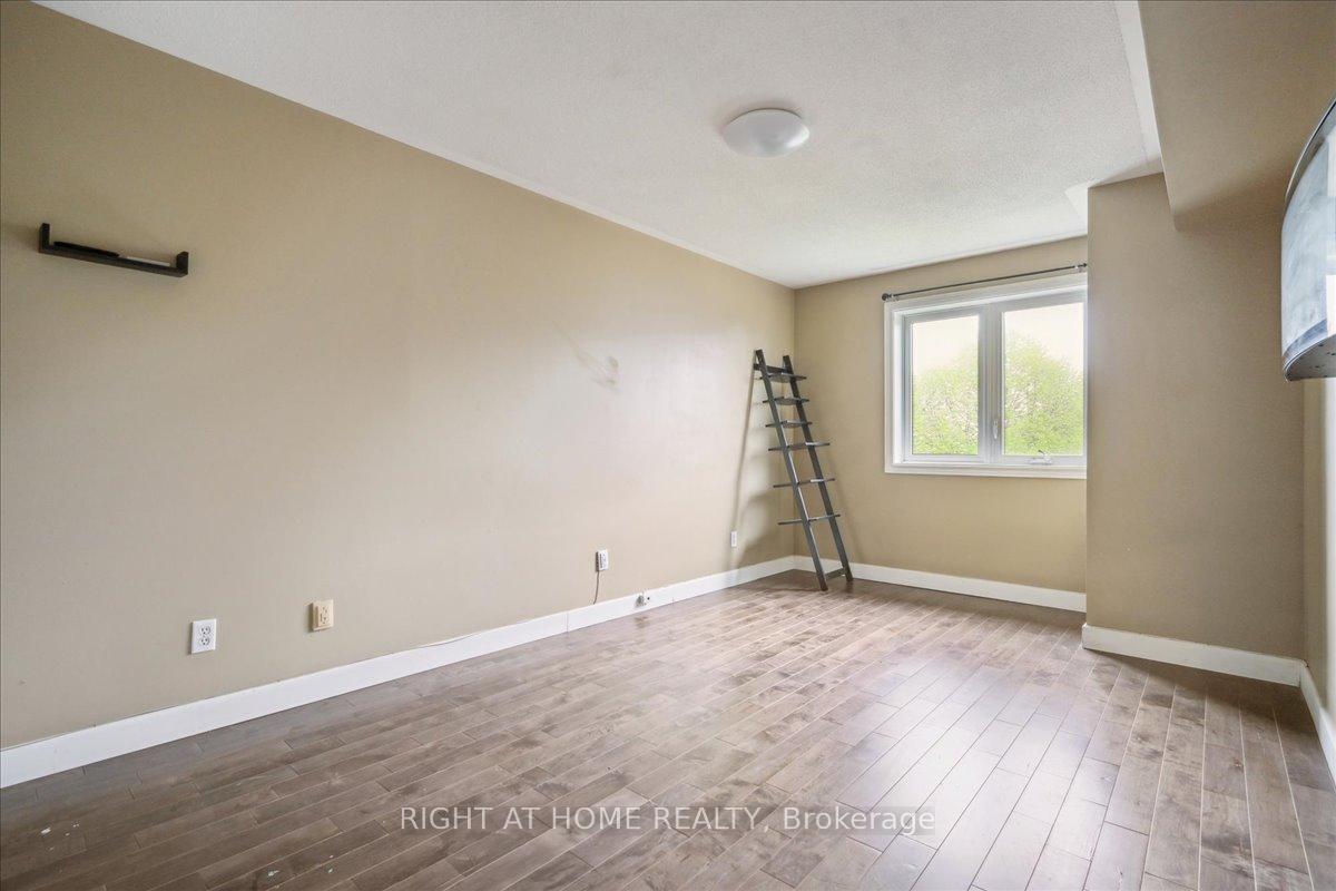 3 Bedrooms Condo at 65 Bristol, Mississauga For sale