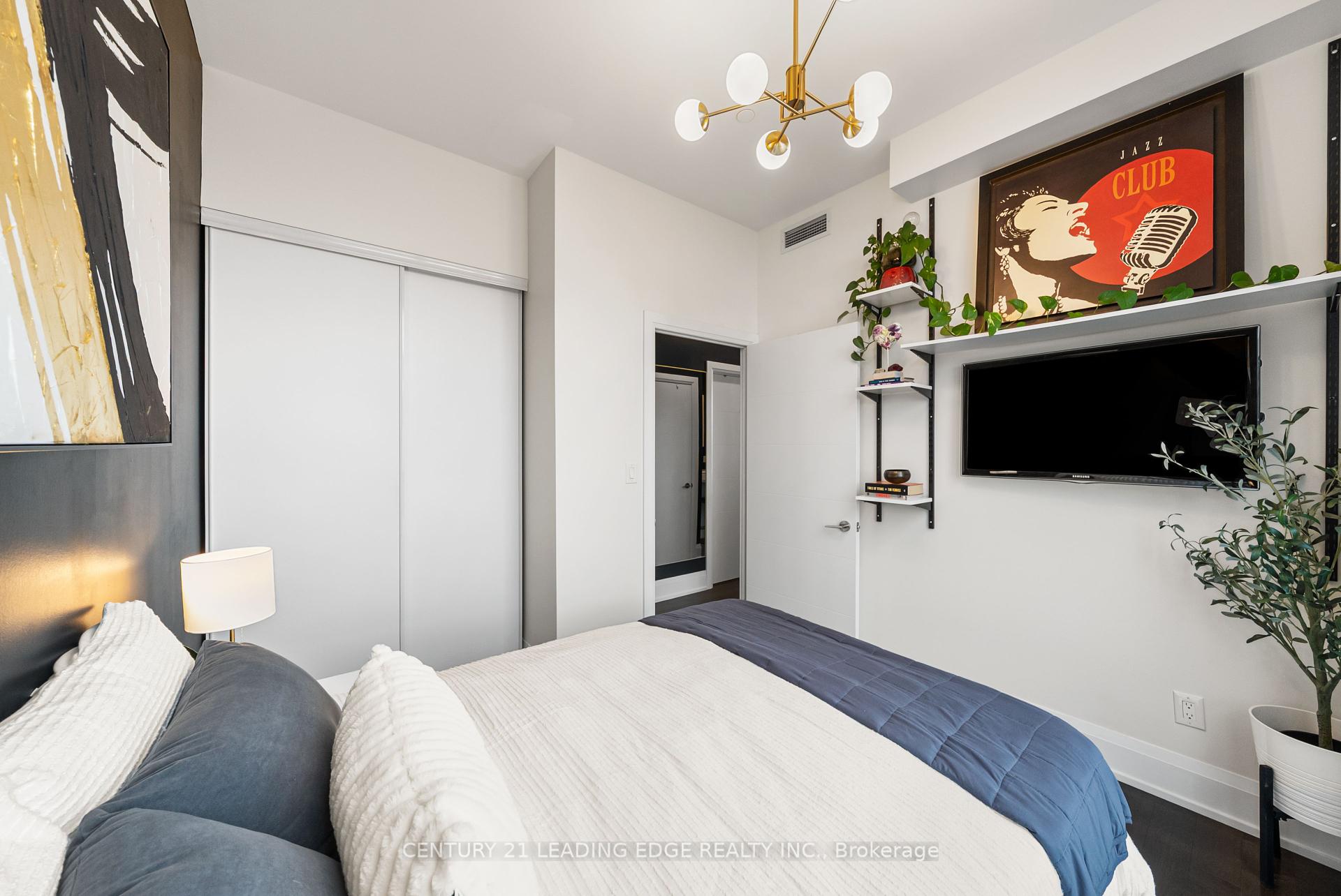 2 Bedrooms Condo at 460 Adelaide, Toronto For sale