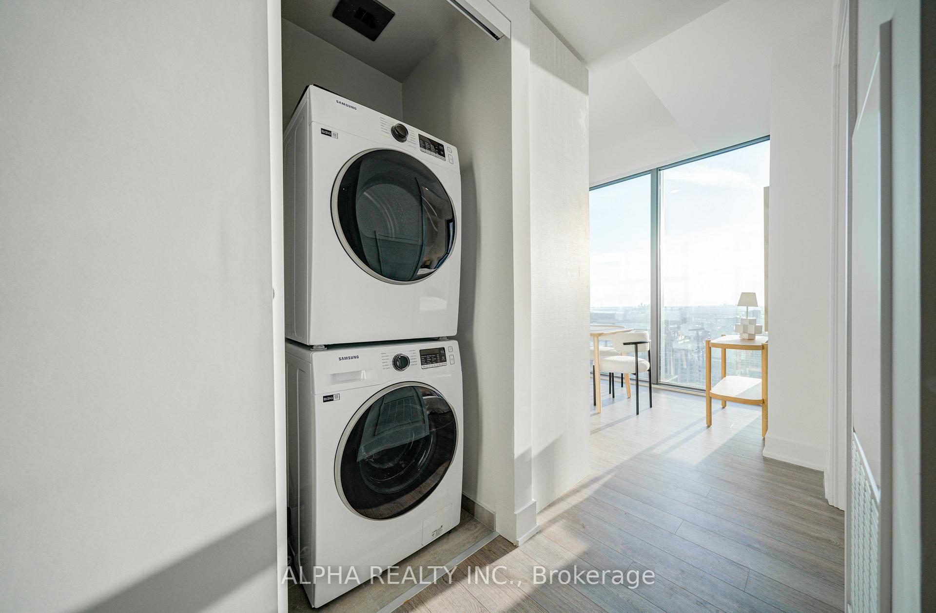2 Bedrooms Condo at 8 Cumberland,  Toronto For sale