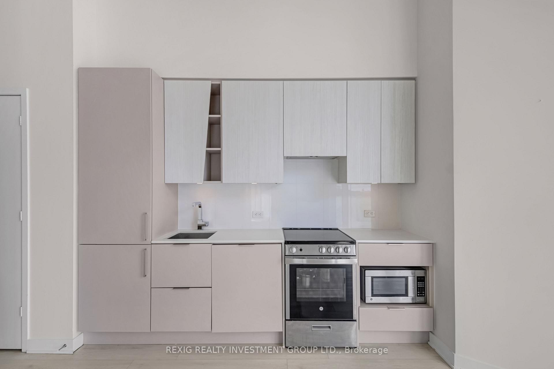 2 Bedrooms Condo at 3900 Confederation, Mississauga For sale