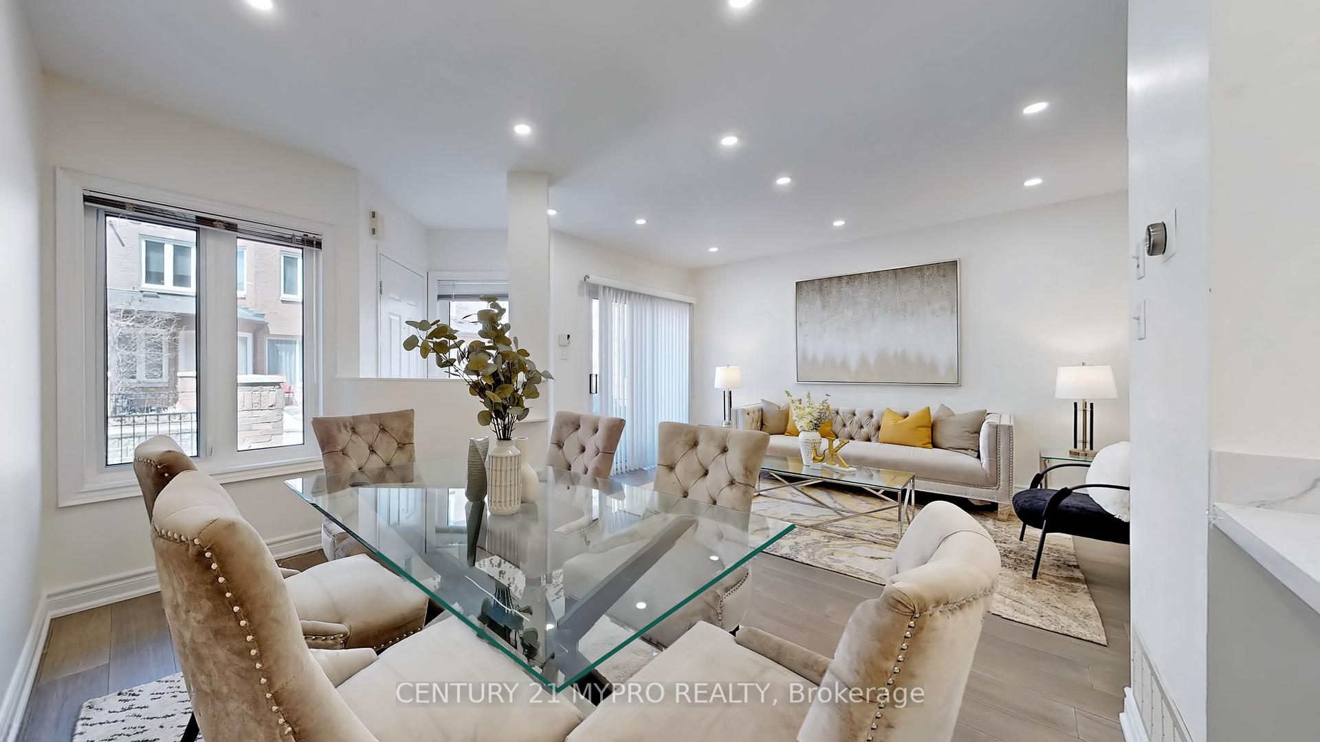 3 Bedrooms Condo at 735 New Westminster,  Vaughan For sale