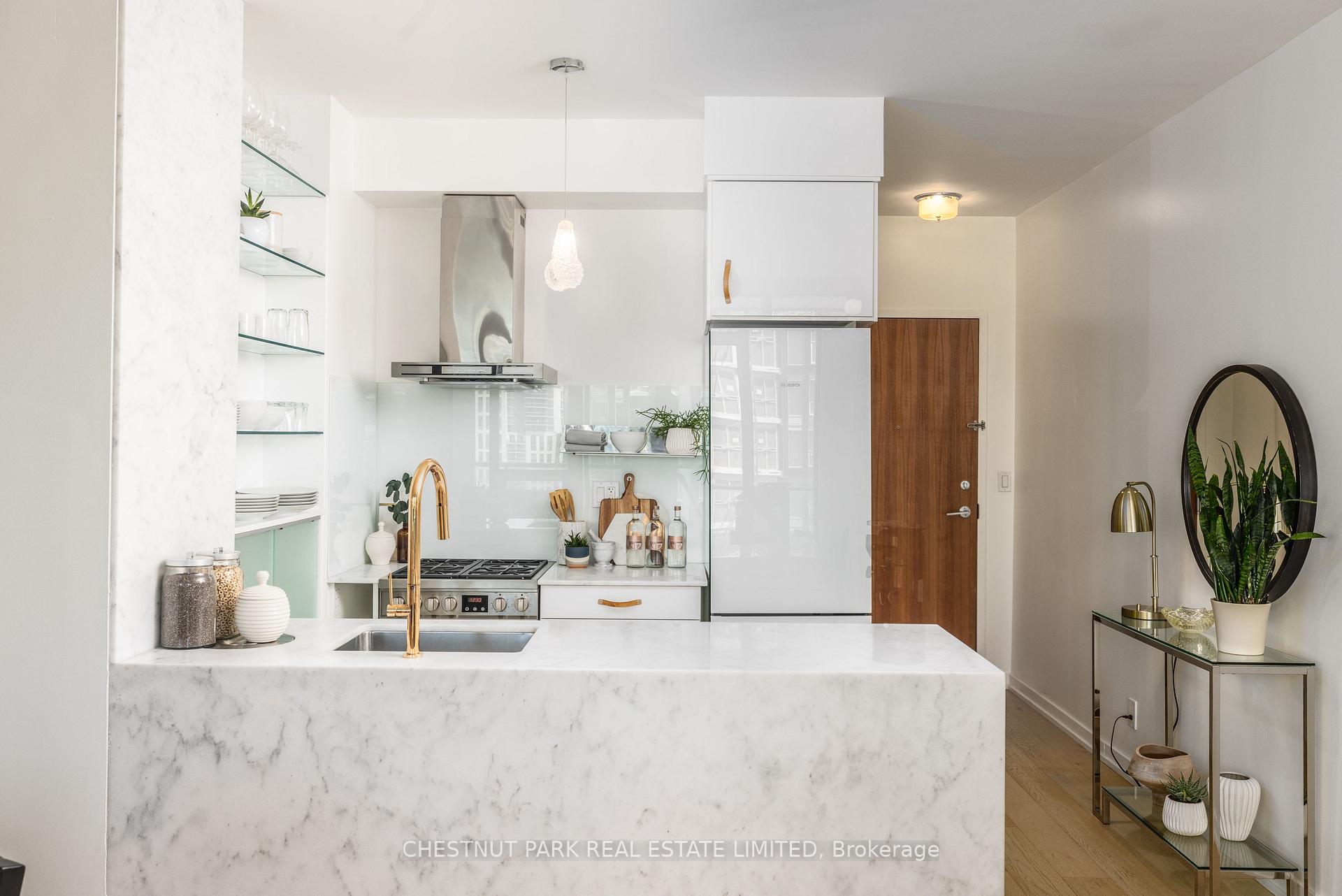 2 Bedrooms Condo at 33 Lombard, Toronto For sale