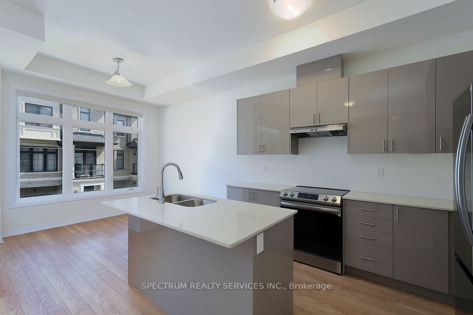 Large Kitchen with Breakfast Area