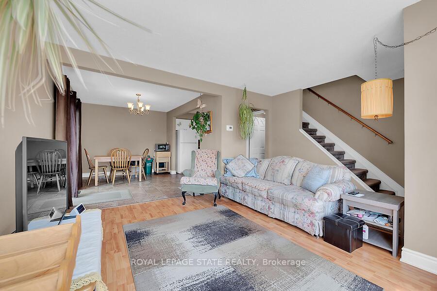 3 Bedrooms Condo at 977 Francis,  Burlington For sale