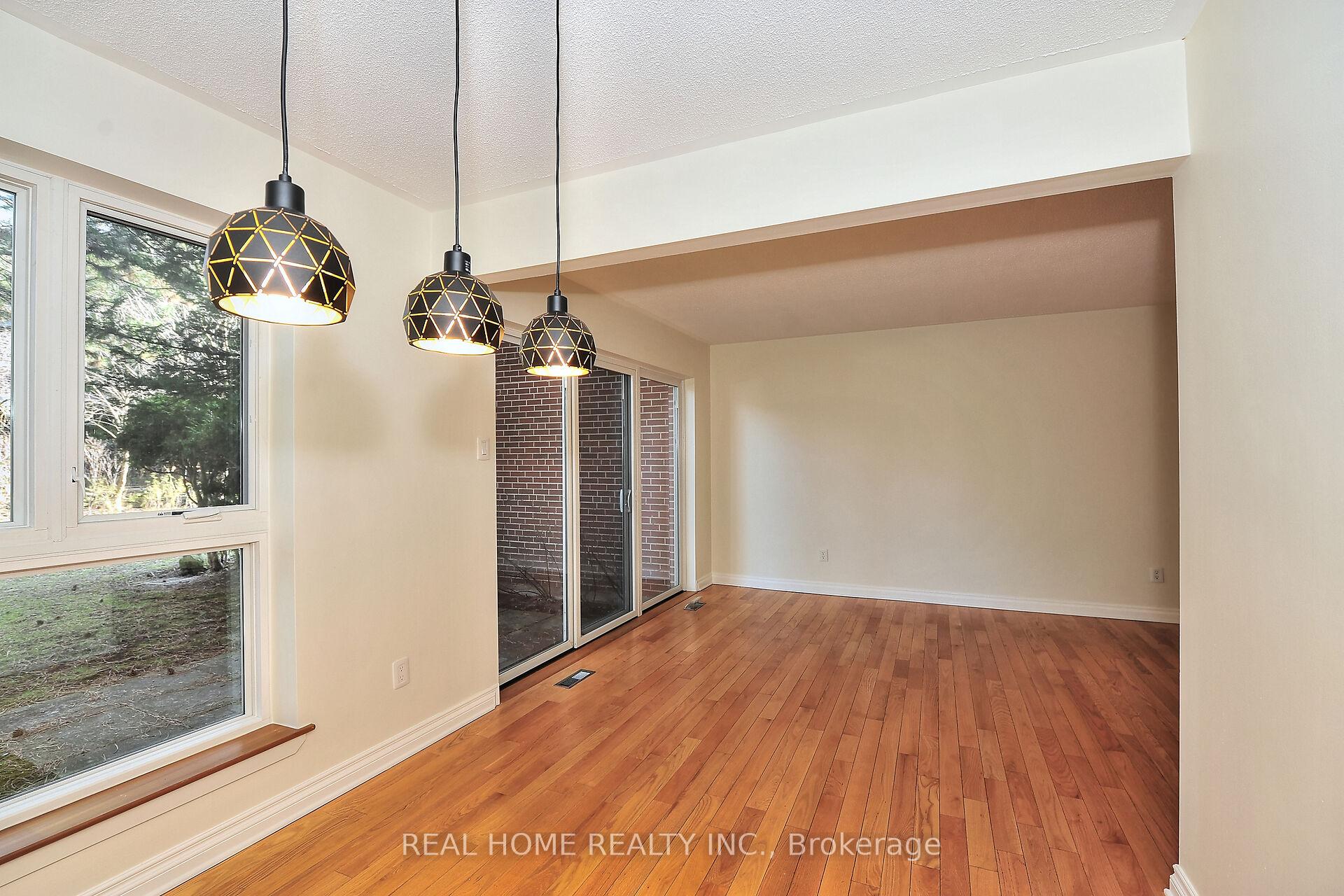 2 Bedrooms Condo at 10 Farina Mill,  Toronto For sale