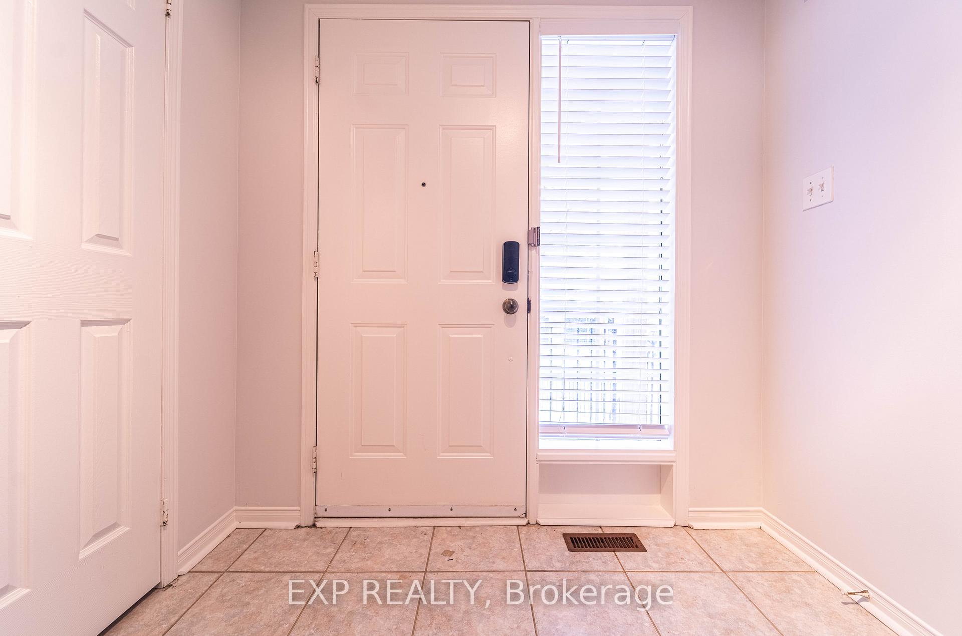 4 Bedrooms Condo at 199 Hillcrest, Mississauga For sale
