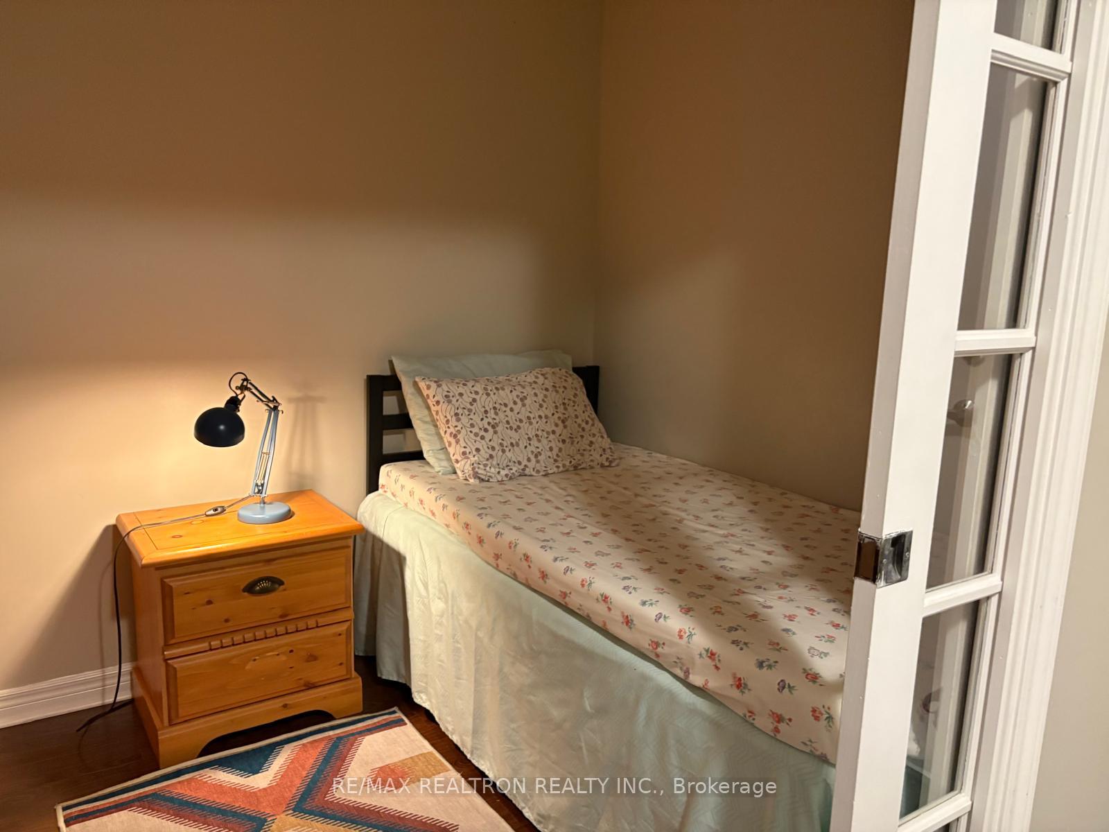 2 Bedrooms Condo at 225 Wellesley, Toronto For sale