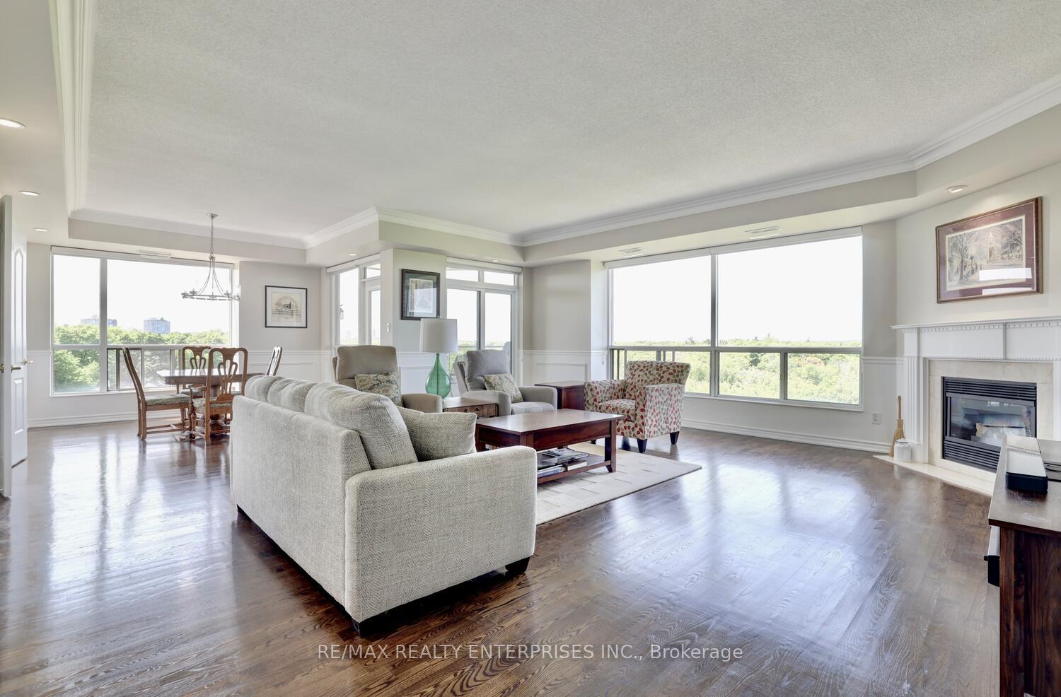 3 Bedrooms Condo at 1900 The Collegeway, Mississauga For sale