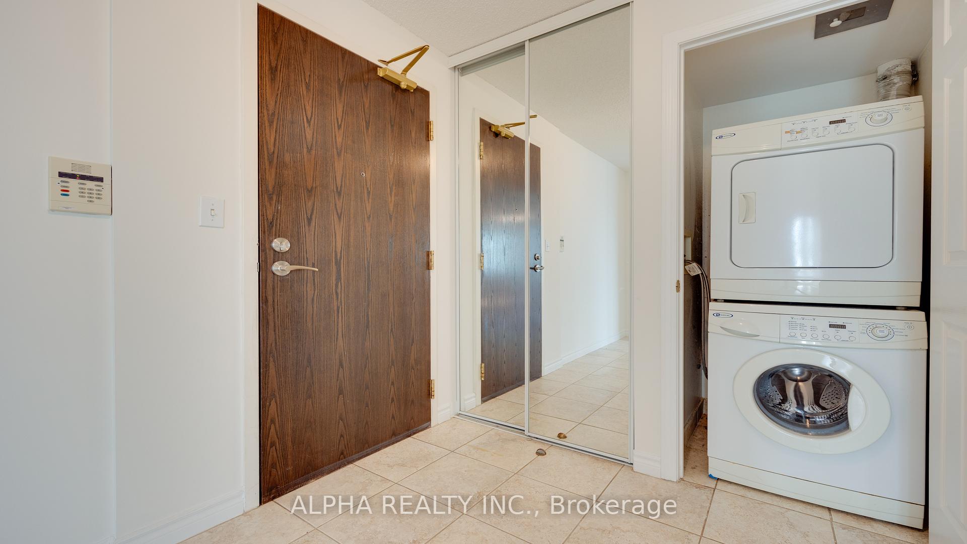 2 Bedrooms Condo at 18 Spring Garden,  Toronto For sale