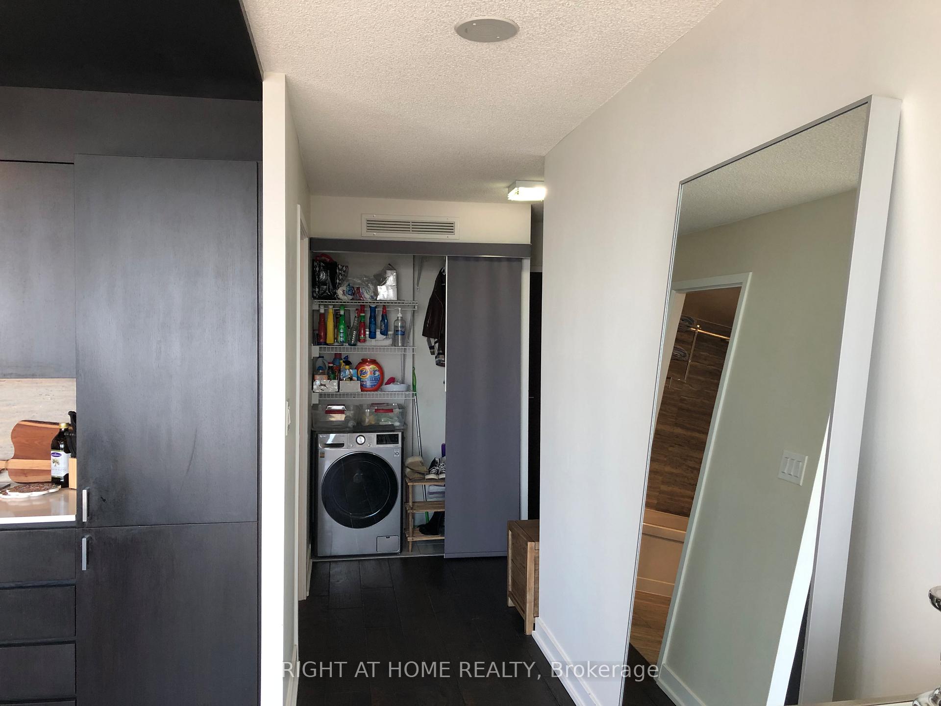 2 Bedrooms Condo at 15 Iceboat,  Toronto For sale