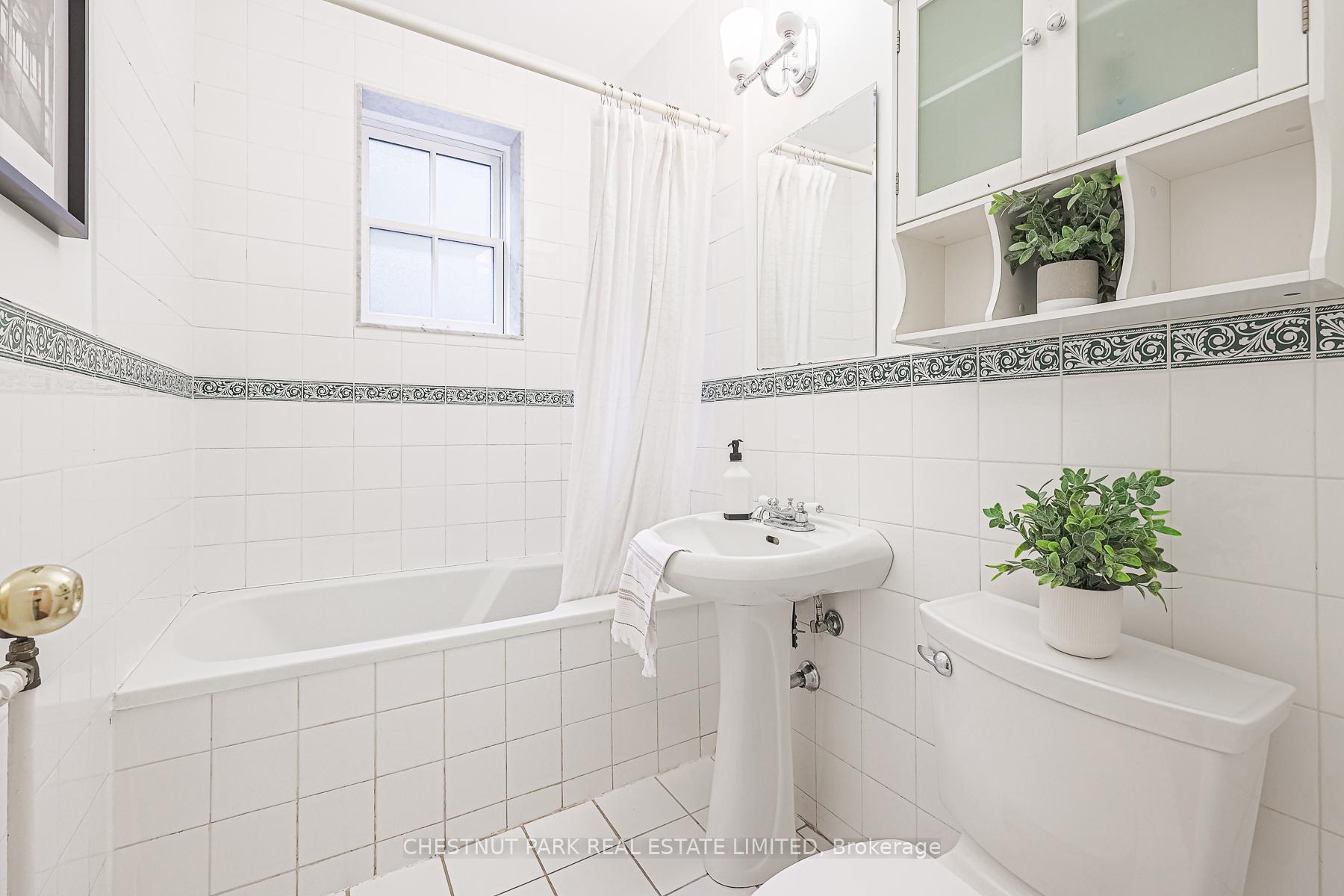 4 Bedrooms Condo at 480 Oriole, Toronto For sale