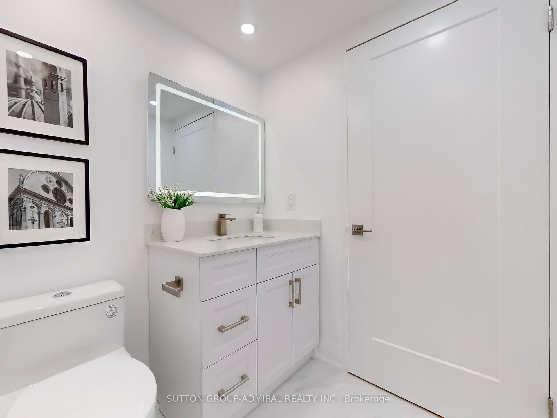 2 Bedrooms Condo at 11 Townsgate,  Vaughan For sale