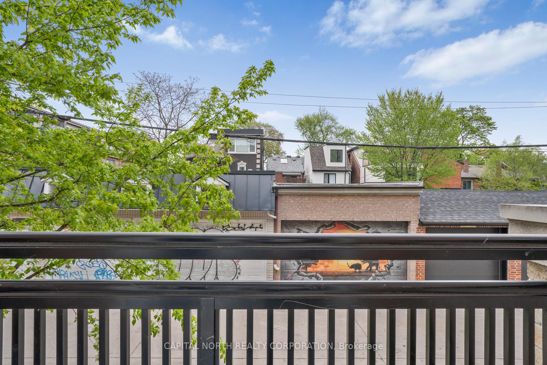3 Bedrooms Condo at 51 Halton, Toronto For sale