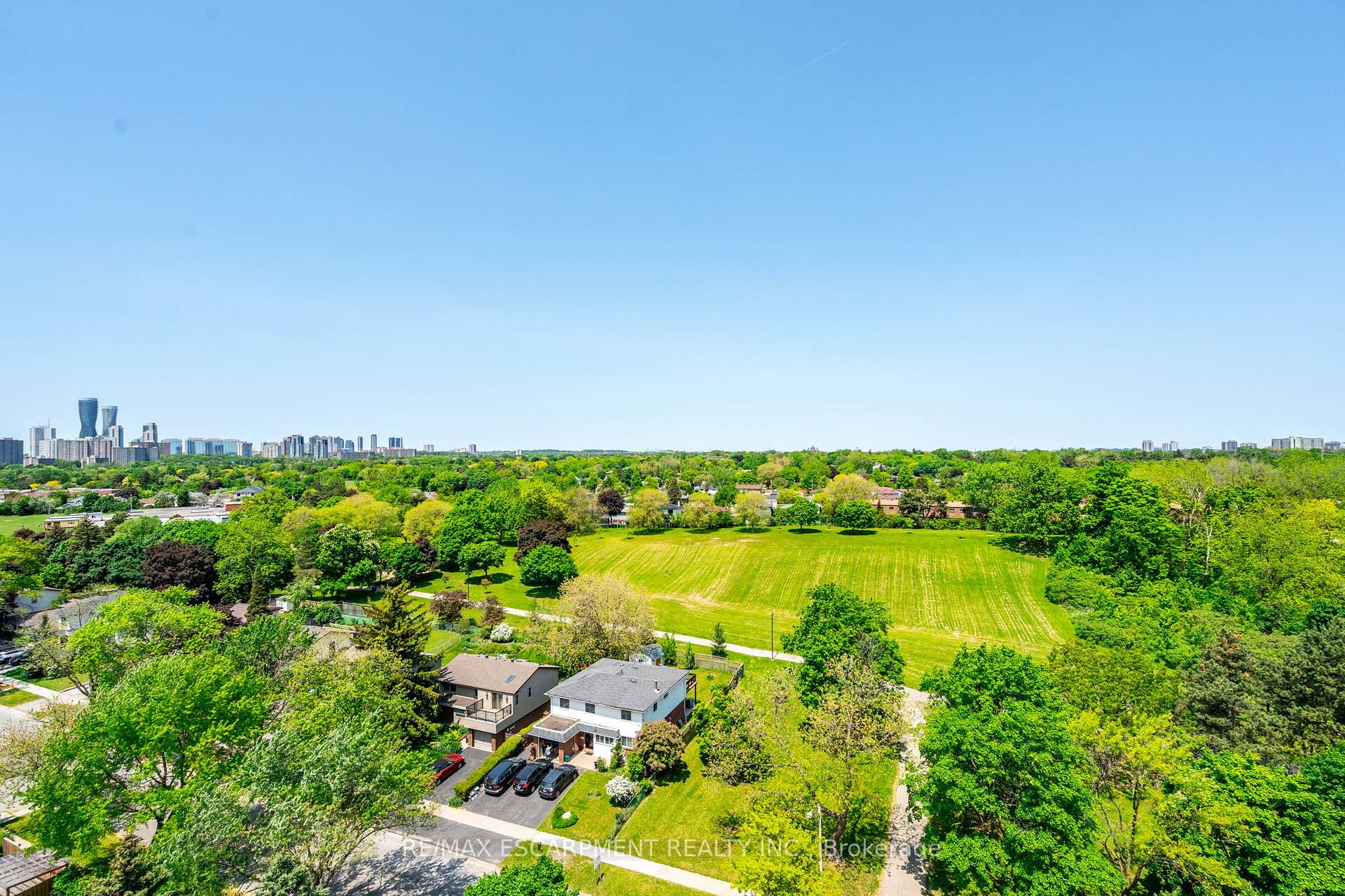 2 Bedrooms Condo at 530 Lolita, Mississauga For sale