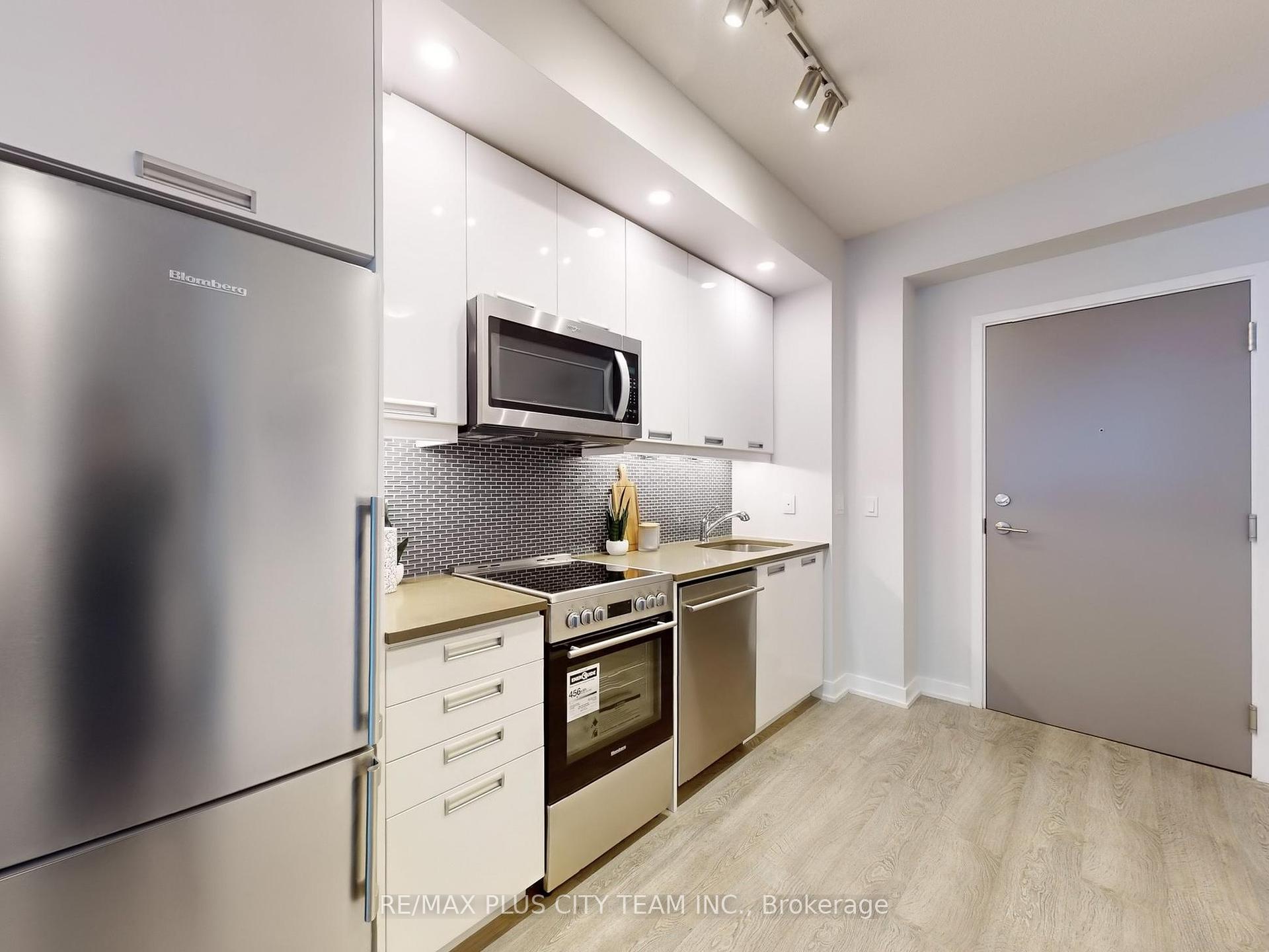 2 Bedrooms Condo at 99 John, Toronto For sale
