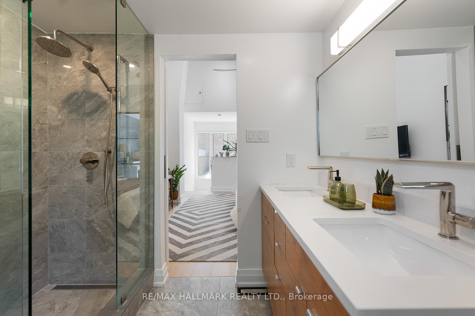 4 Bedrooms Condo at 95 Summerhill, Toronto For sale
