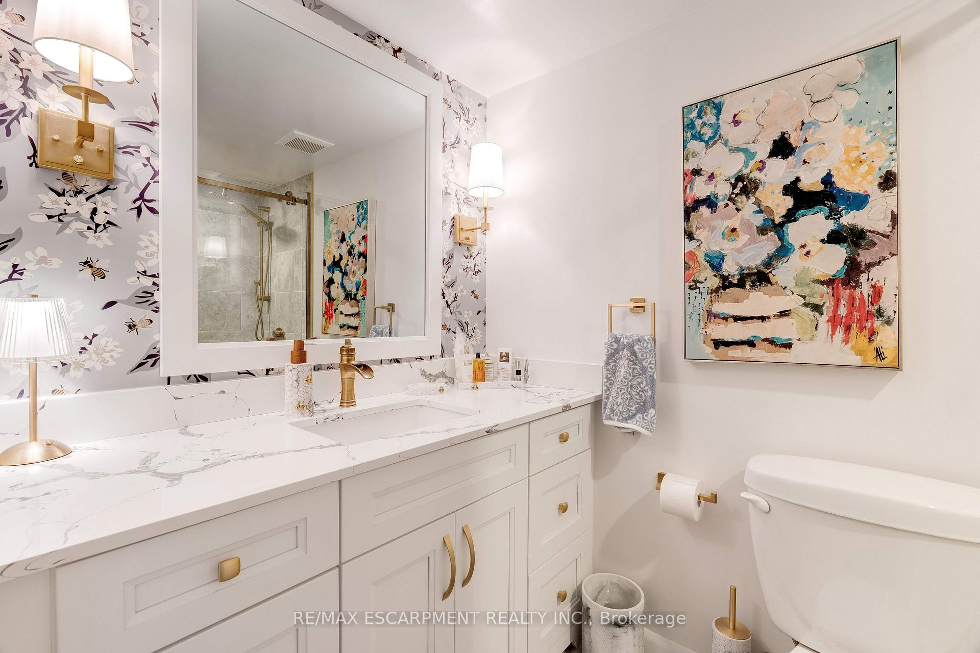 3 Bedrooms Condo at 2175 Marine, Oakville For sale