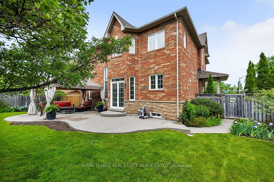 2145 Woodgate Drive, Oakville, ON L6M 4E1