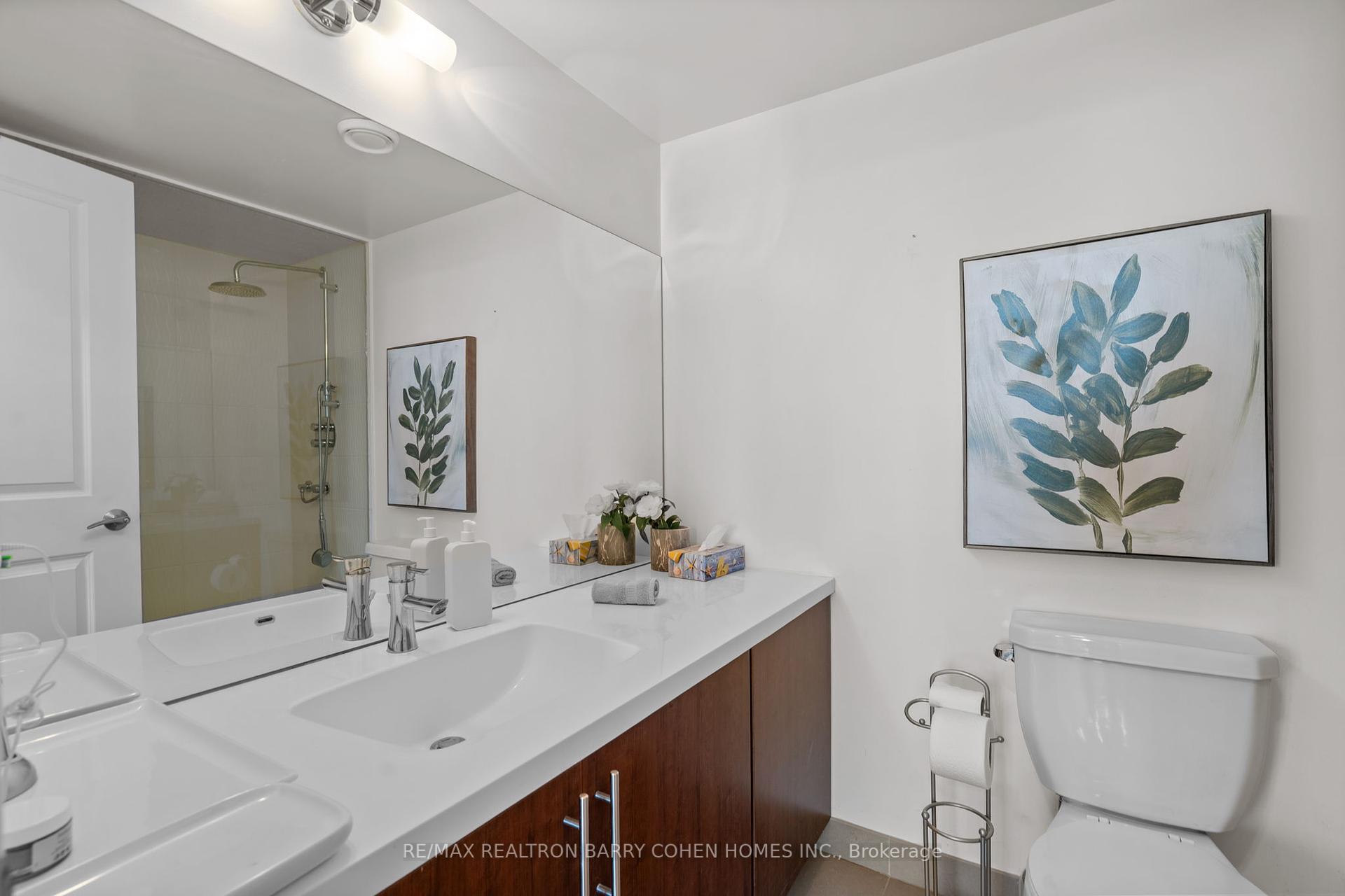 3 Bedrooms Condo at 500 St Clair, Toronto For sale