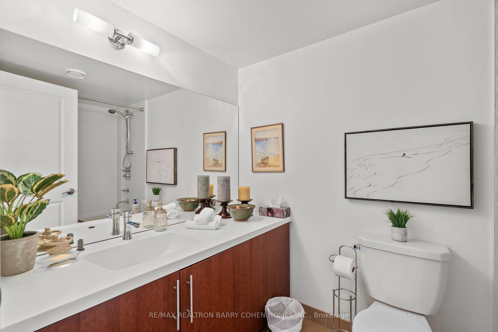 3 Bedrooms Condo at 500 St Clair, Toronto For sale