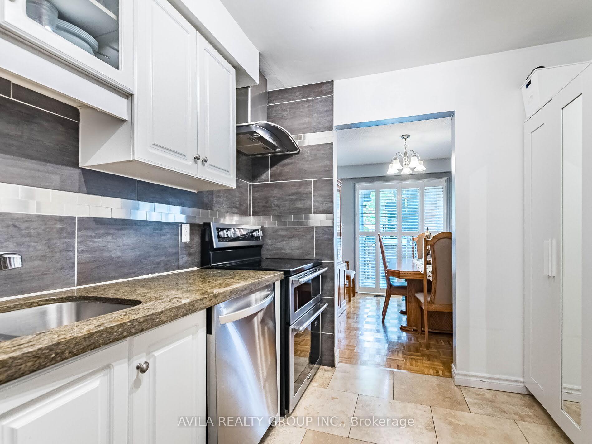 4 Bedrooms Condo at 750 Burnhamthorpe, Mississauga For sale