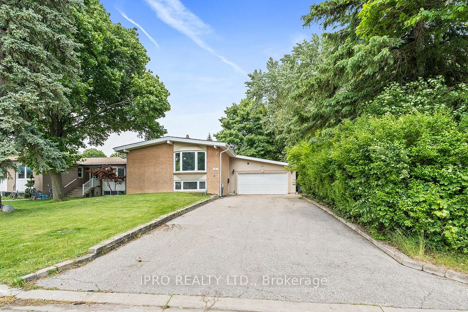 23 Stanley Court, Brampton, ON L6Y 2B1