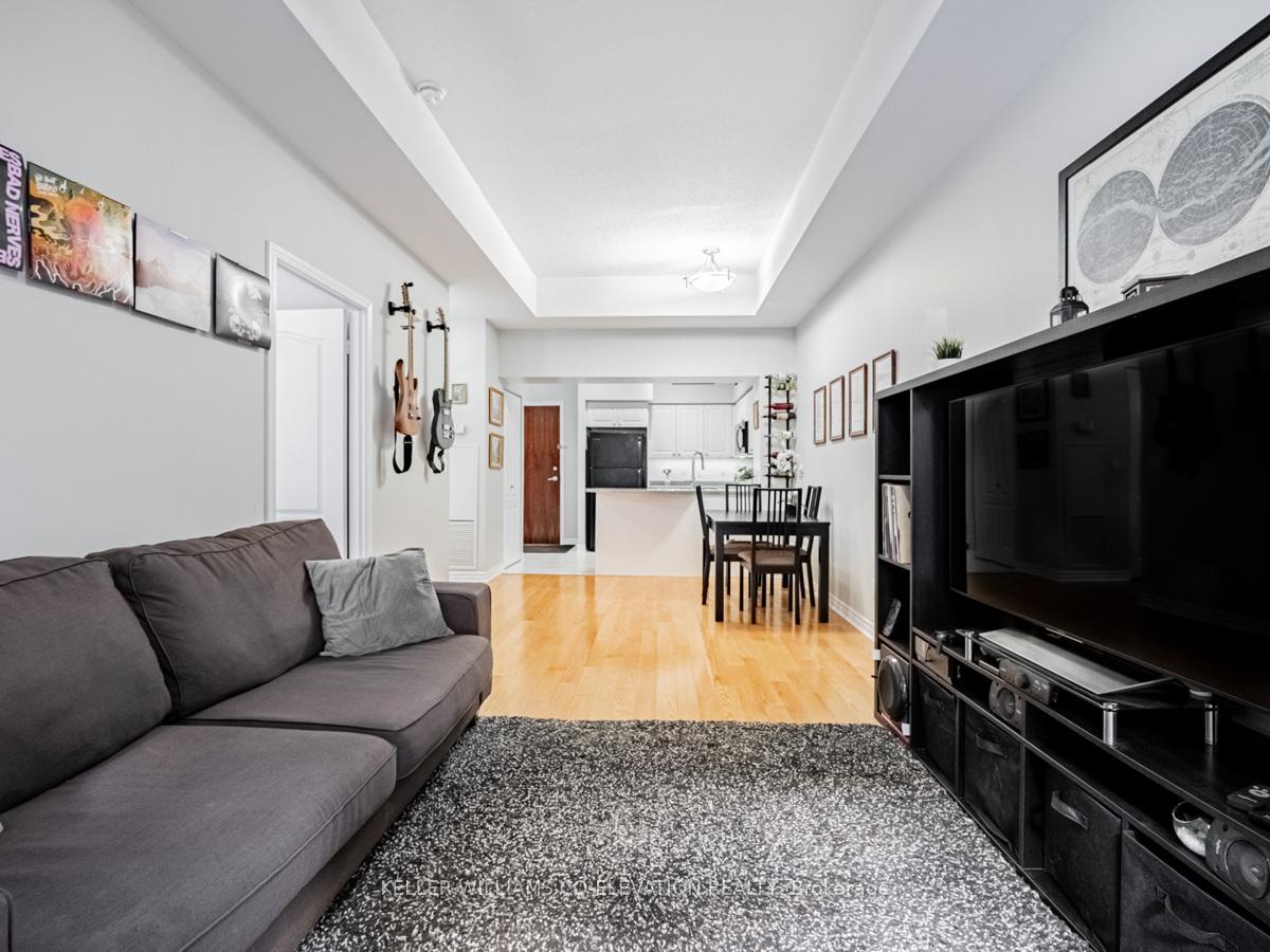 2 Bedrooms Condo at 330 Princess Royal, Mississauga For sale