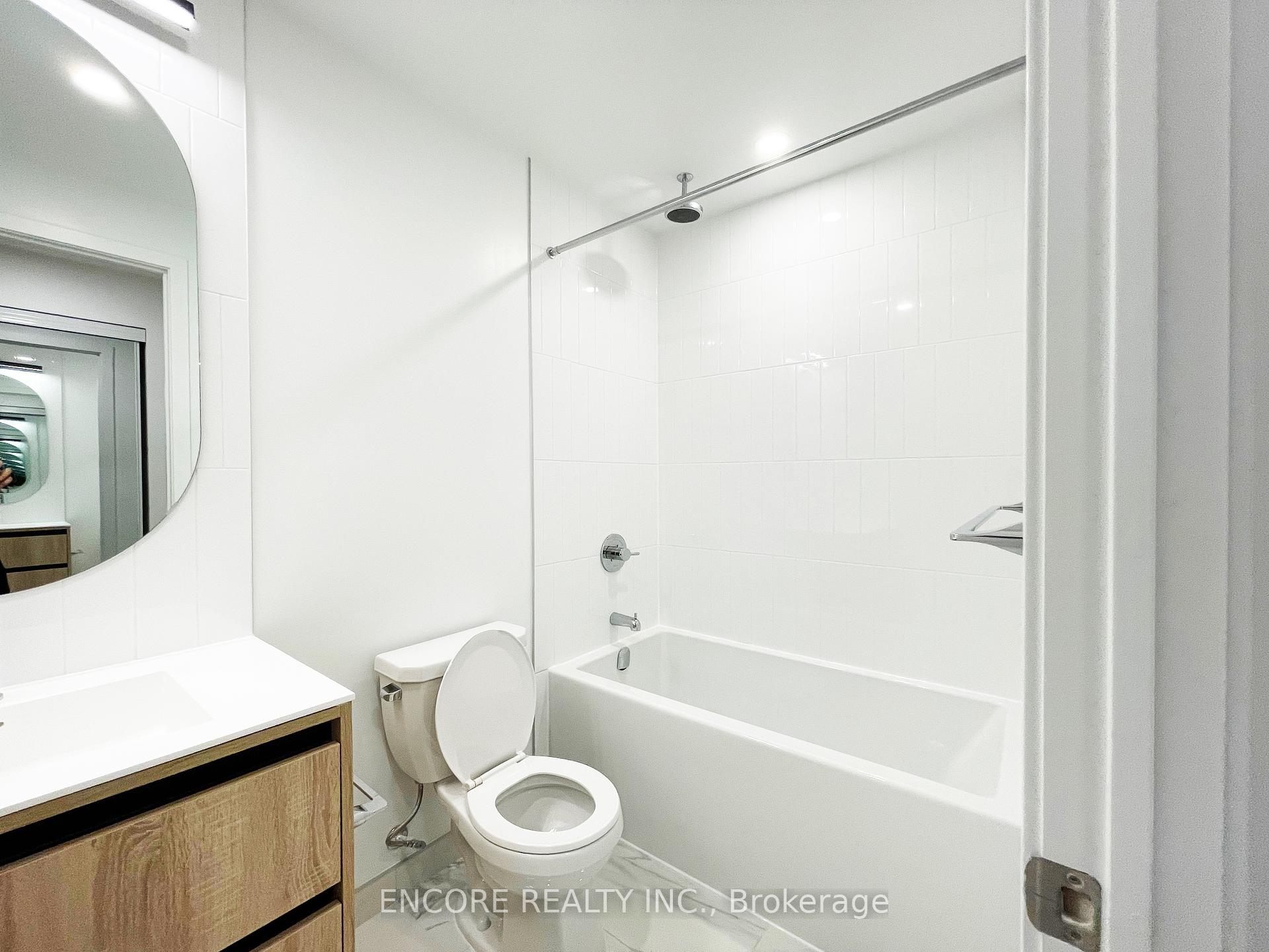 1 Bedroom Condo at 7950 Bathurst,  Vaughan For sale