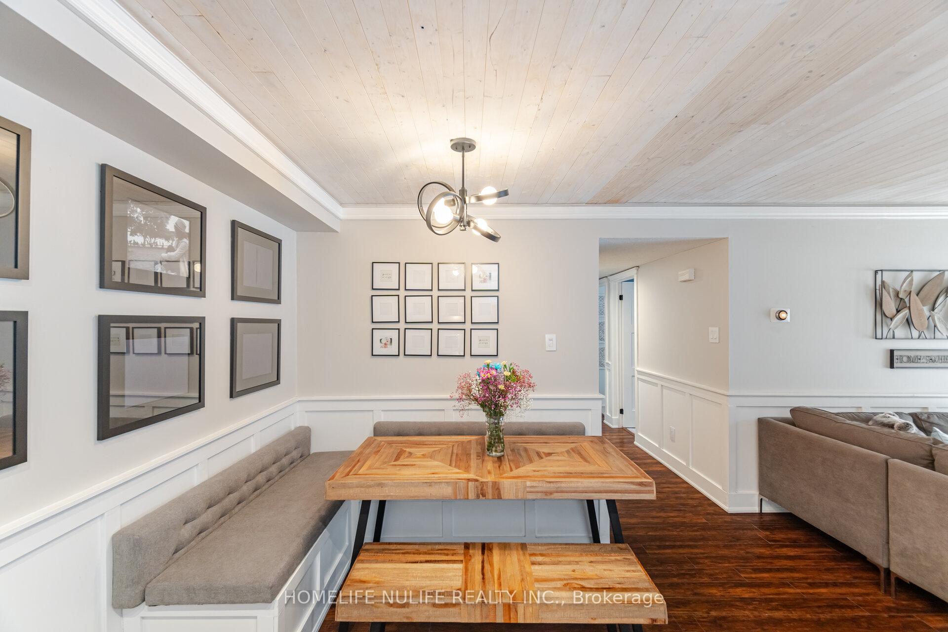 3 Bedrooms Condo at 1701 Lampman,  Burlington For sale