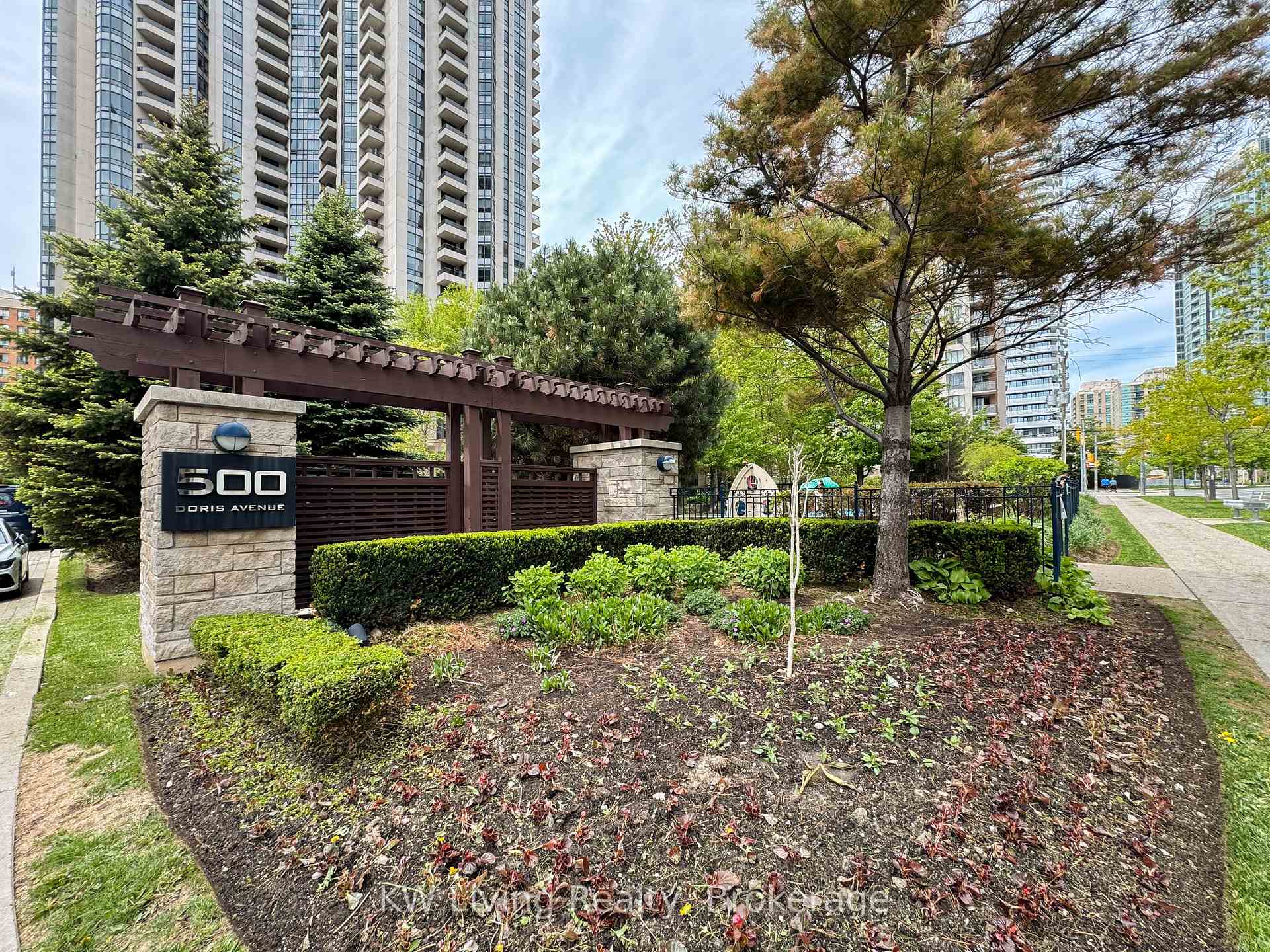 4 Bedrooms Condo at 500 Doris, Toronto For sale