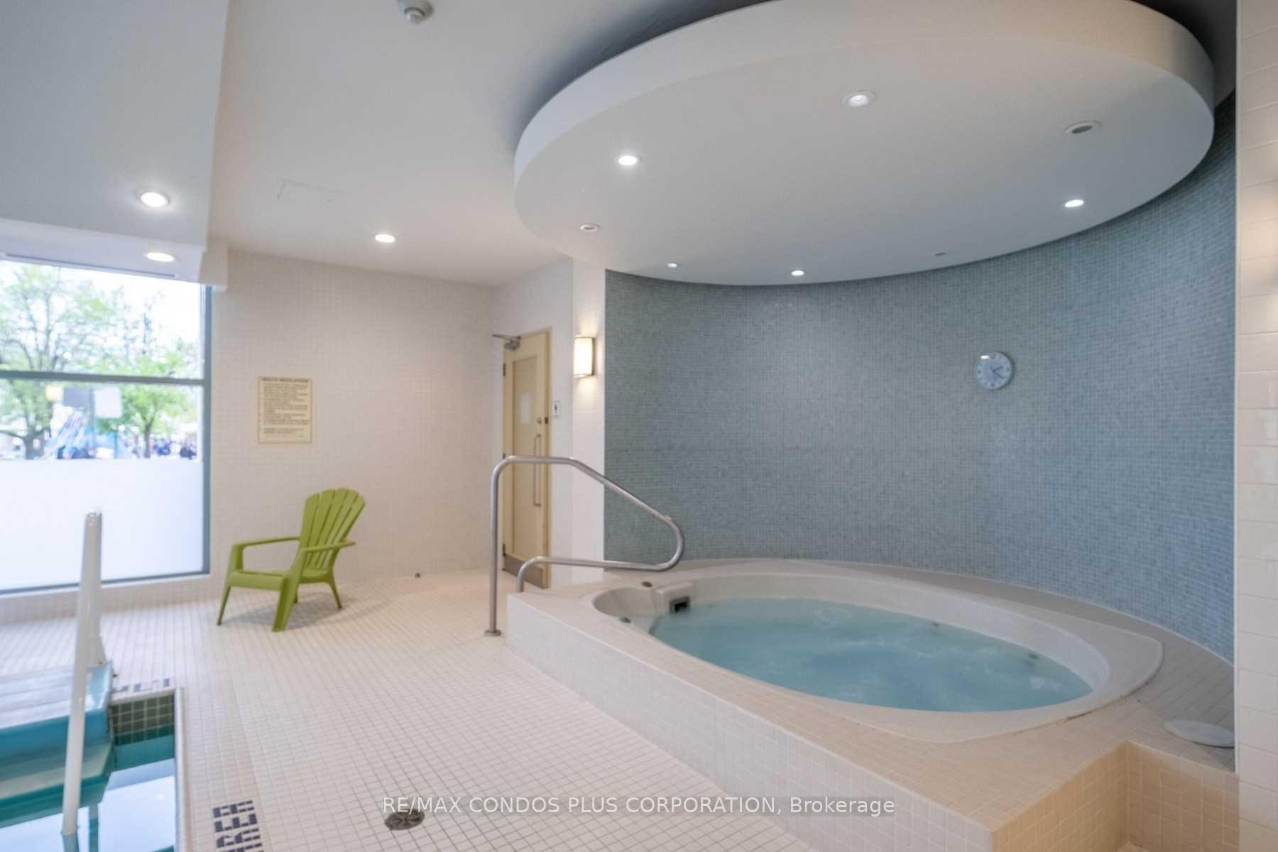 1 Bedroom Condo at 230 Queens Quay,  Toronto For sale