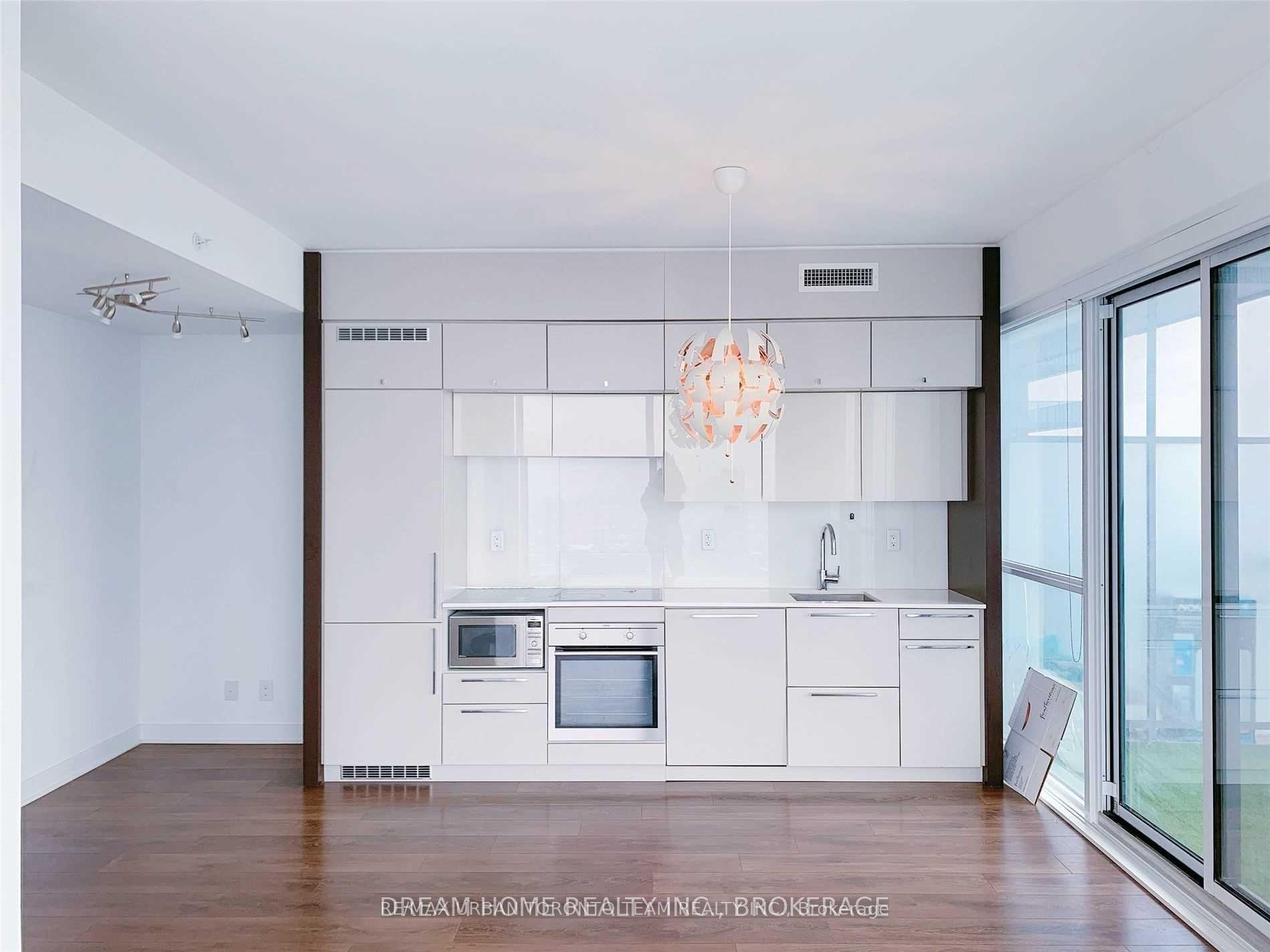 3 Bedrooms Condo at 15 Grenville, Toronto For sale