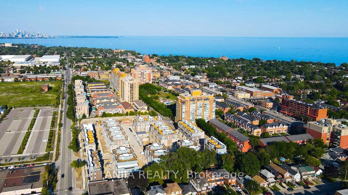 2 Bedrooms Condo at 5 William Jackson, Toronto For sale