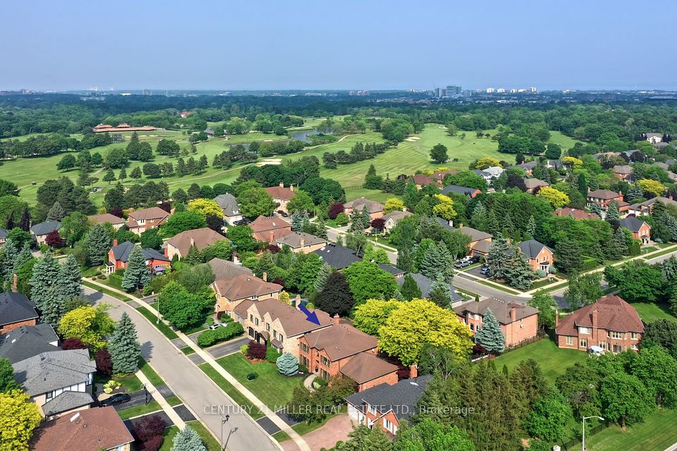 1036 Masters Green, Oakville, ON L6M 2N7