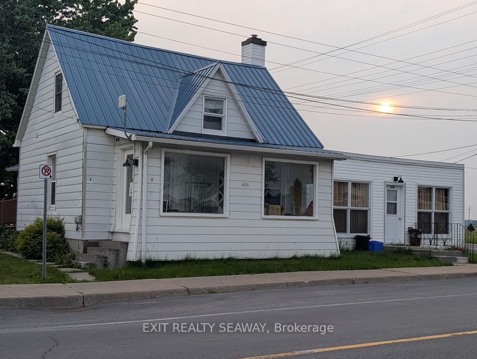 4496 Ste Catherine