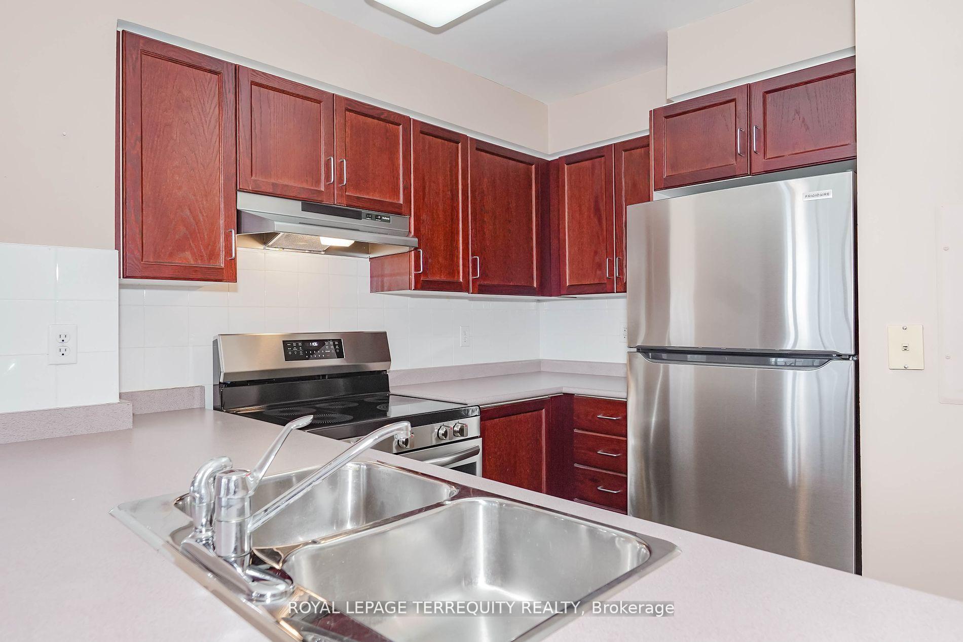 2 Bedrooms Condo at 43 Eglinton, Toronto For sale